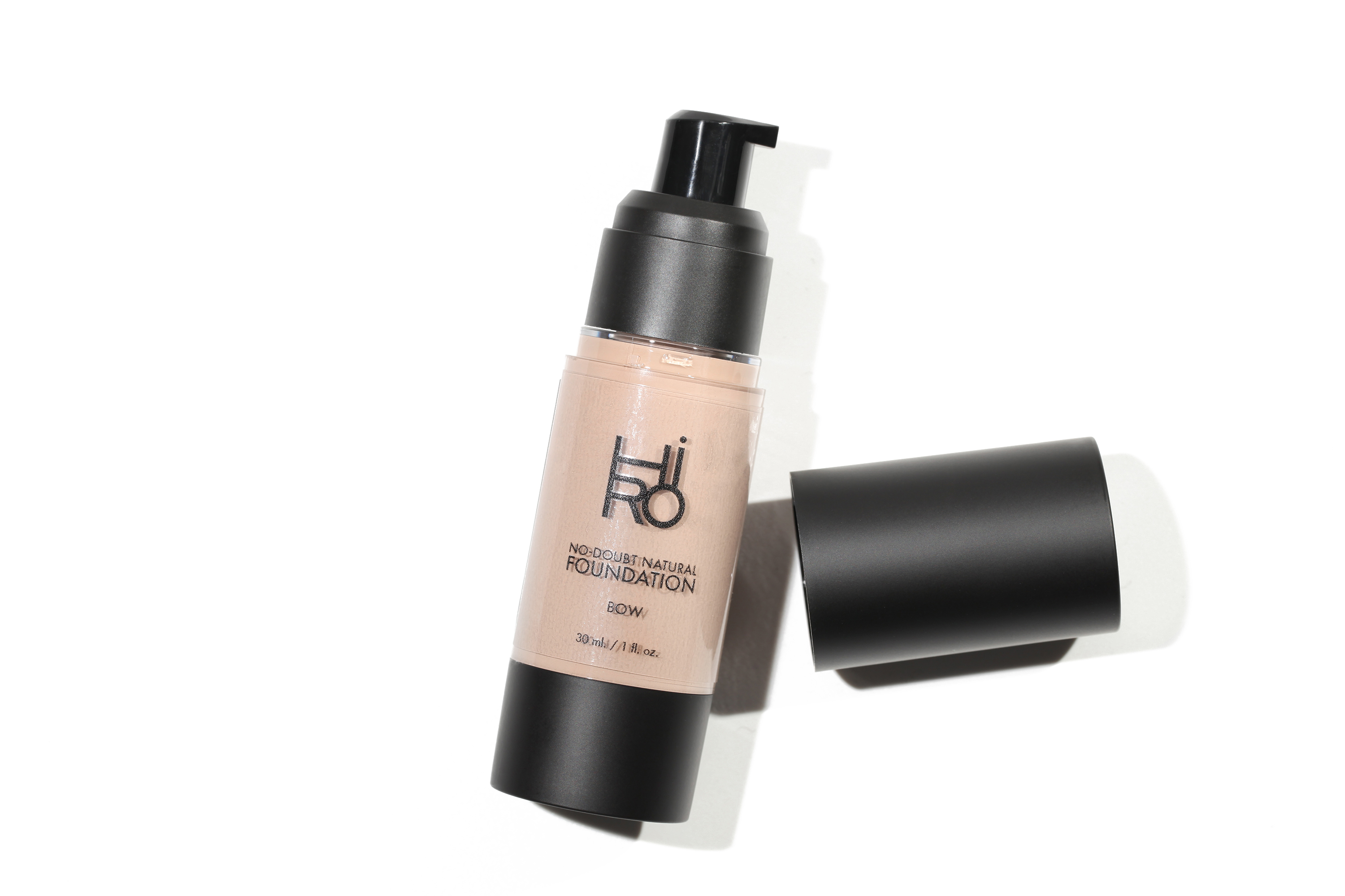 HIRO COSMETICS Tekutý make-up NO DOUBT - ODSTÍN BOW #4 