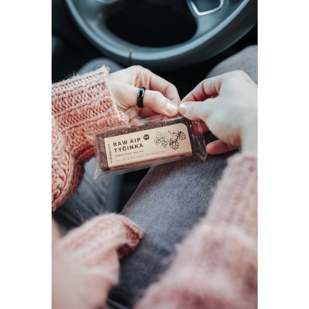 KVĚTOMLUVA RAW tyčinka – černý rybíz, malina BIO (55g)