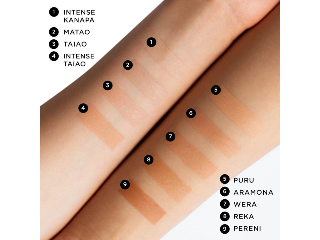 NUI COSMETICS Přírodní tekutý make-up s hedvábným výsledným efektem INTENSE KANAPA