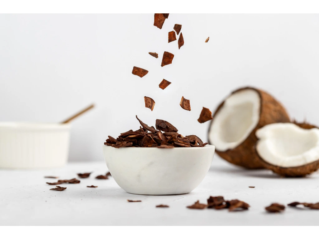 BrainMax Pure Chocolate Coconut chips, Kokosové chipsy v čokoládě BIO (250g)