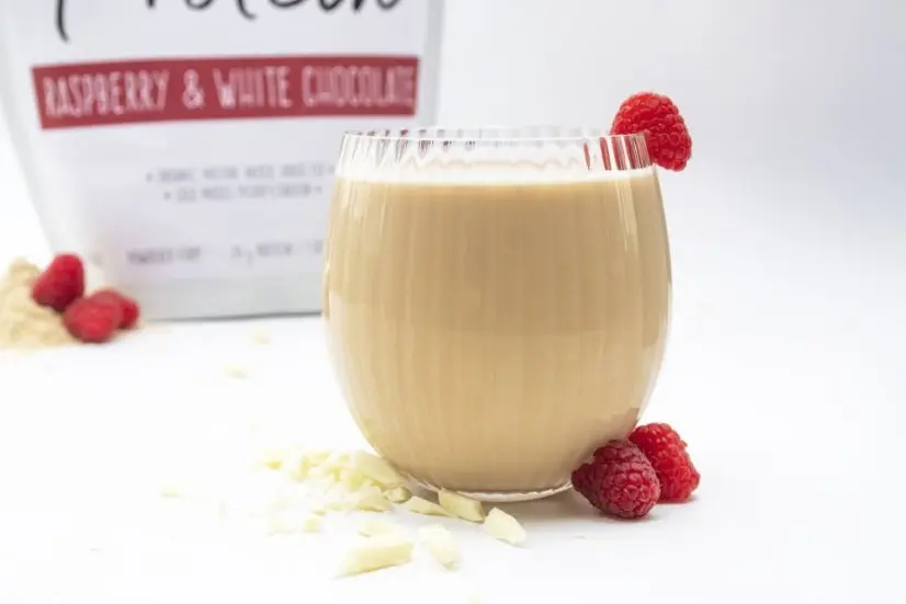 GOODIE Nativní syrovátkový protein BIO GrassFed - Malina a bílá čokoláda / Native GrassFed Whey protein