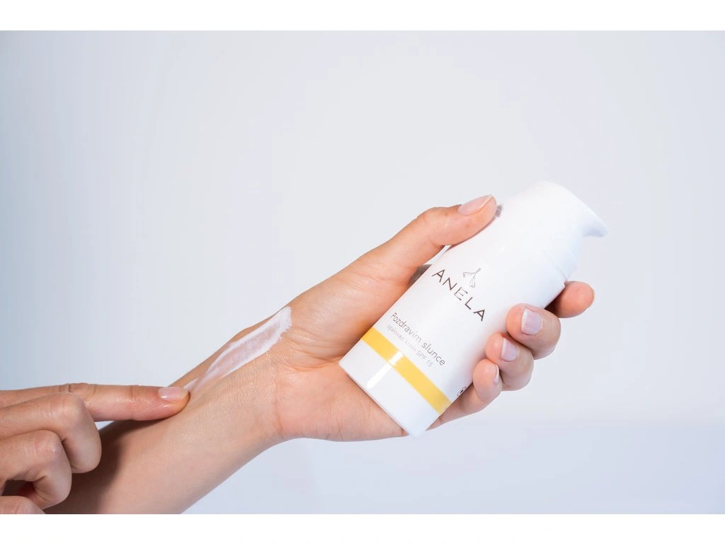 ANELA Opalovací krém SPF 15 - Pozdravím slunce 