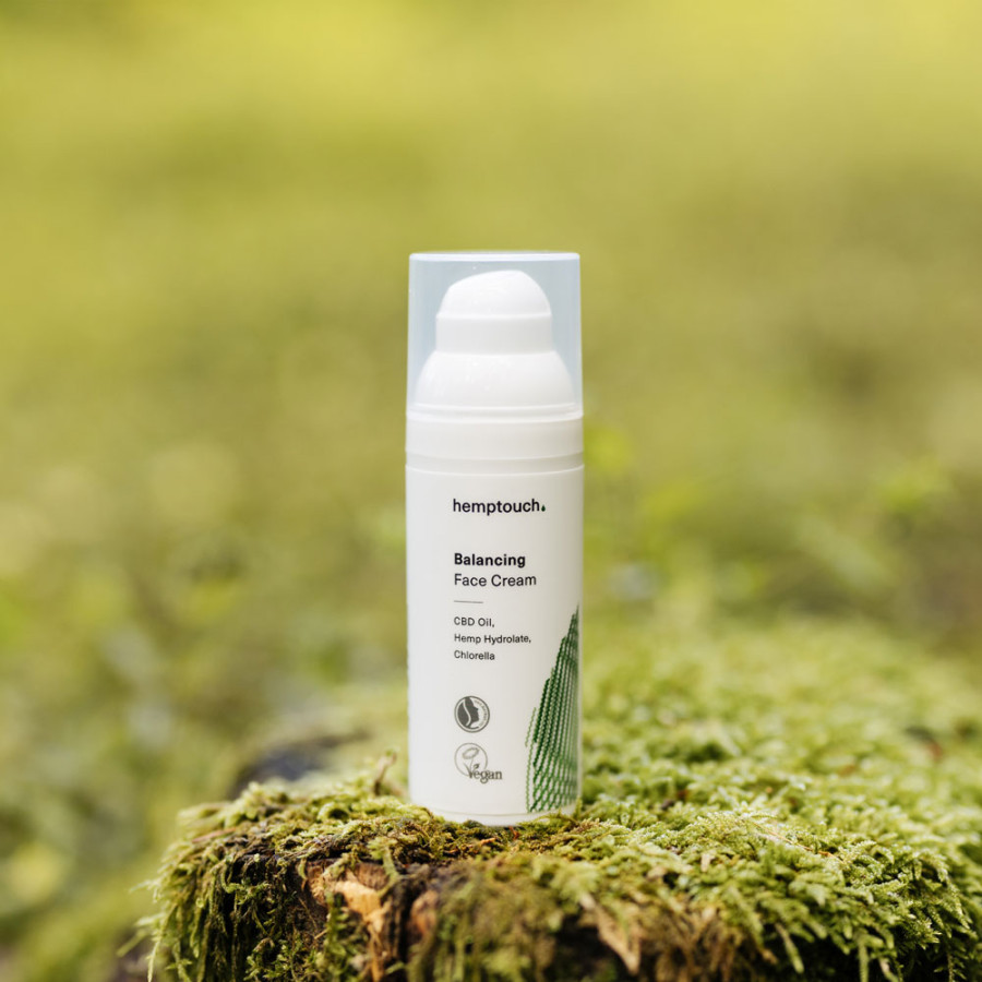 HEMPTOUCH Vyrovnávající pleťový krém pro mastnou pleť