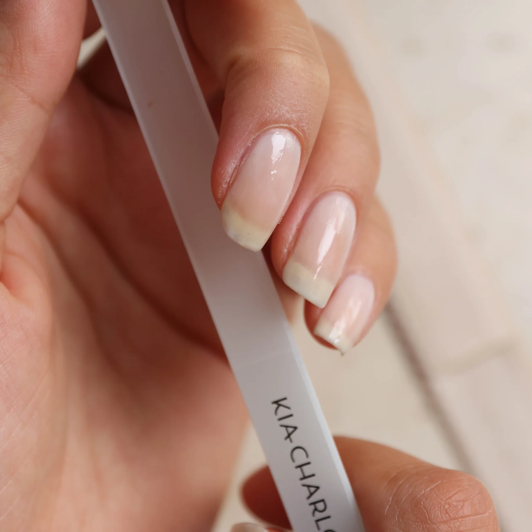 KIA CHARLOTTA Skleněný pilník