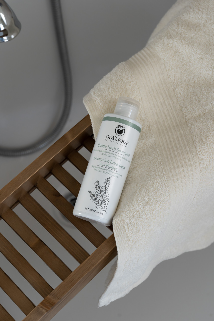 ODYLIQUE Jemný šampon s heřmánkem, přesličkou a kopřivou GENTLE HERB